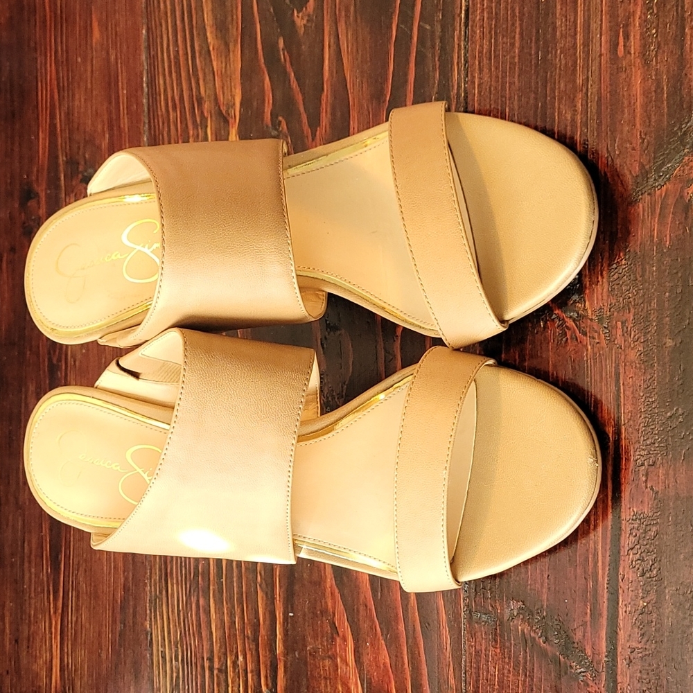 Women's Jessica Simpson heels, size 10M, like new condition